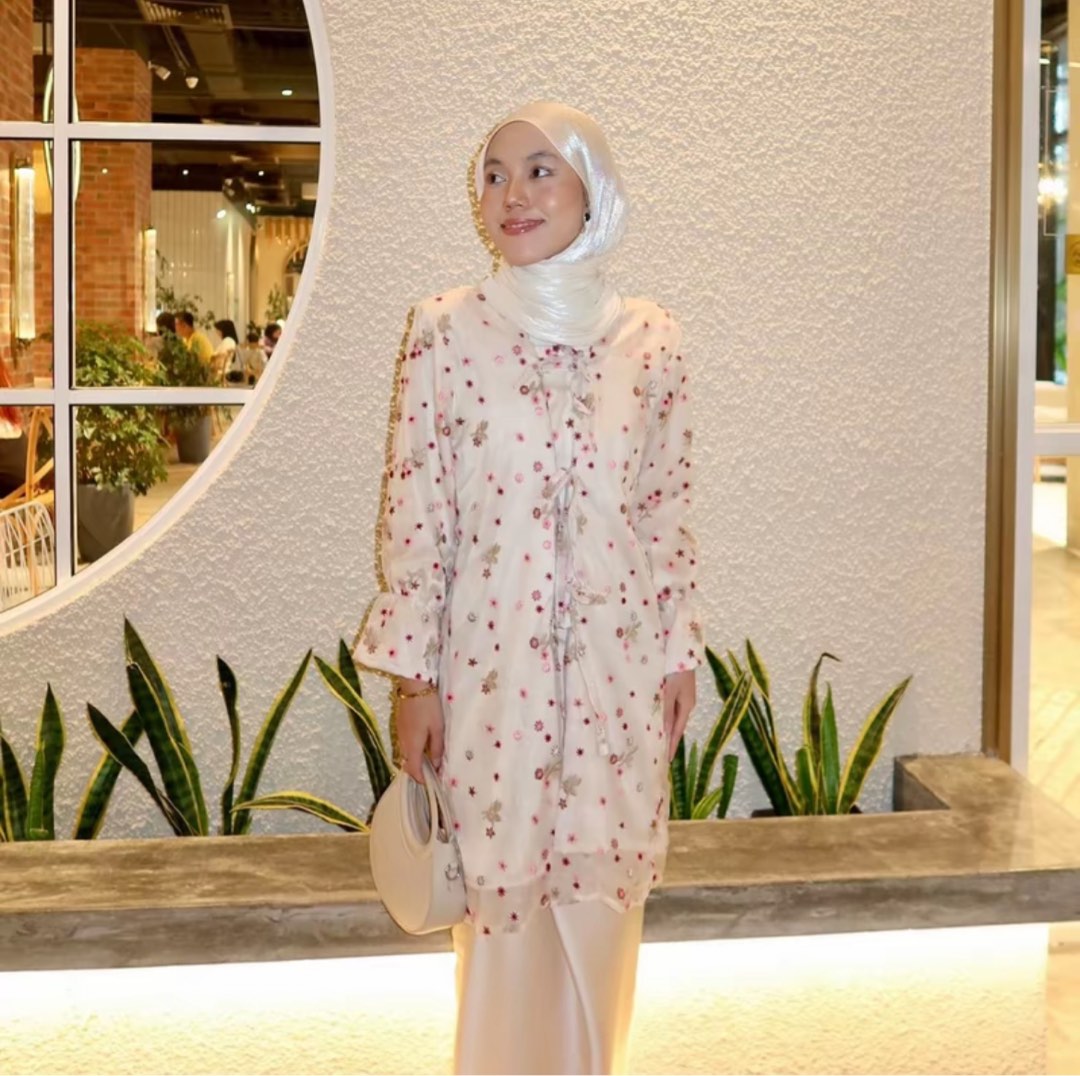 ERYN KEBAYA MODERN FLORAL PETAL SERIES, Women's Fashion, Muslimah