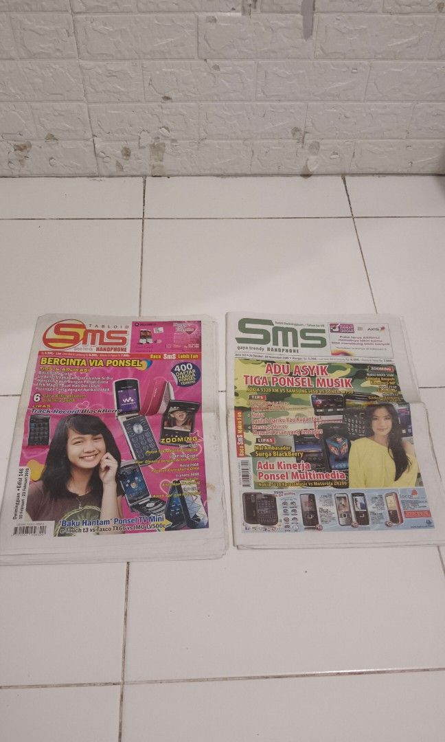 Koran tabloid SMS jadul, Serba Serbi, Others di Carousell