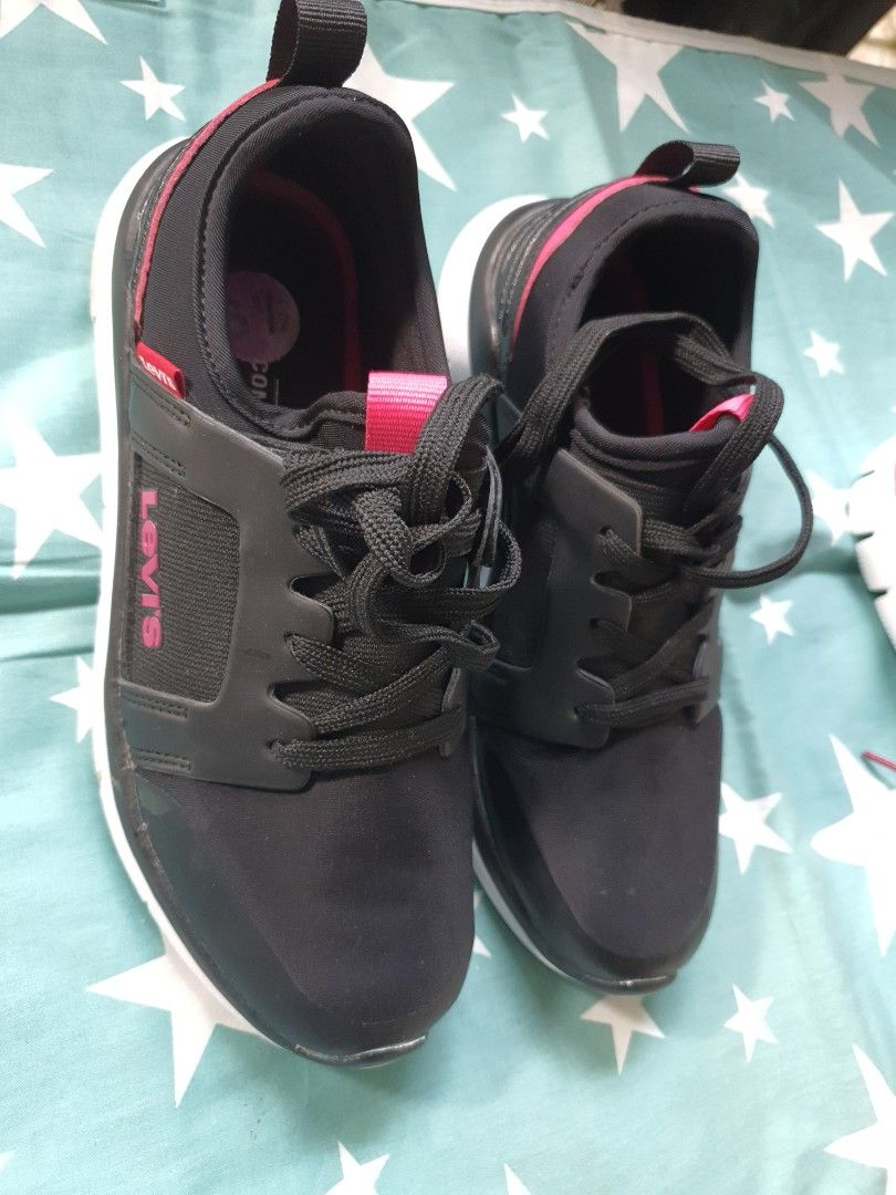 LEVIS SNEAKERS SIZE 6 1 2 Women s Fashion Footwear Sneakers on Carousell