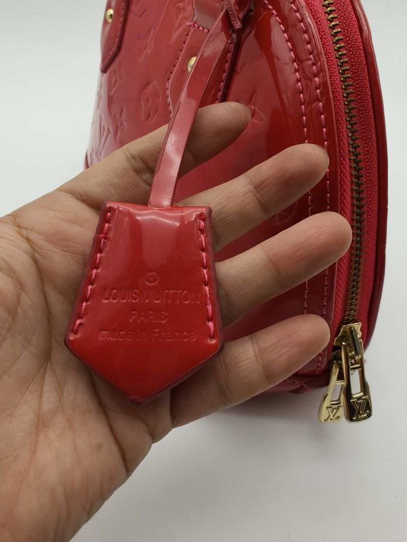 Lv alma (Category: Luxury Bags & Wallets) located in Lemery. Submitted by venus23 (Listing ID 1315146720, Image 2). Description: nga.