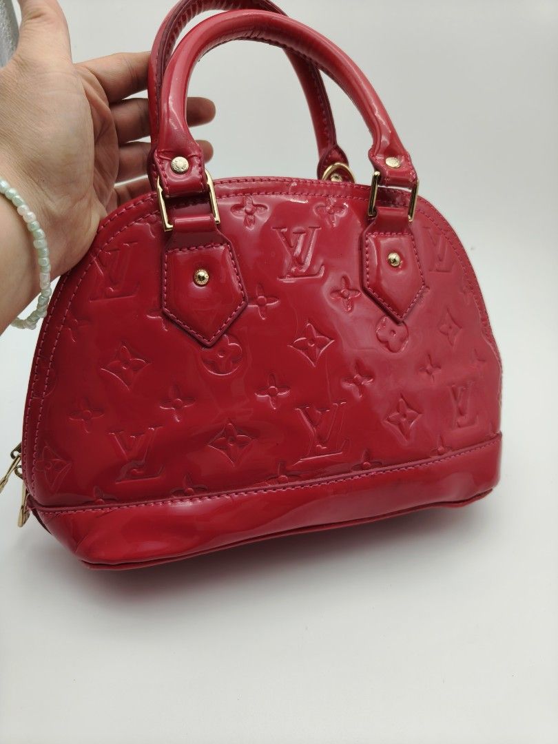 Lv alma (Category: Luxury Bags & Wallets) located in Lemery. Submitted by venus23 (Listing ID 1315146720, Image 3). Description: nga.