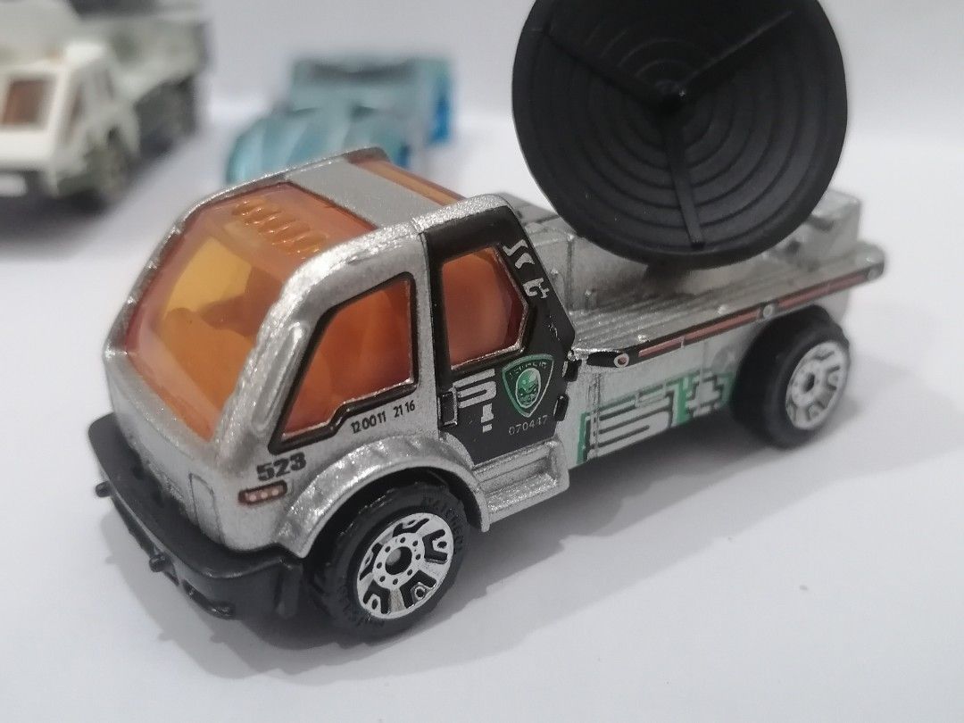 Matchbox 2006 Hitch 'n Haul: Alien Smash Radar Truck - Silver - Loose ...