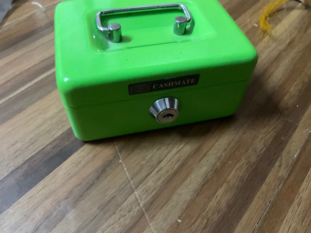 Metal Cashbox Safe (Category: Storage Boxes & Baskets) located in Caloocan City. Submitted by Limsoc (Listing ID 1315277576, Image 2). Description: Pen for size comparison .