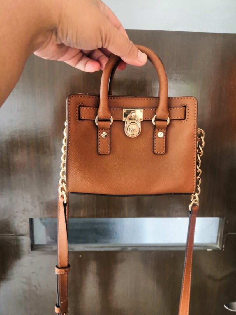 Michael Kors Mini Hamilton (Category: Luxury Bags & Wallets) located in Iloilo. Submitted by iloveyousabado (Listing ID 1315276918, Image 2). Description: Authentic Rarely used #listsellwin.