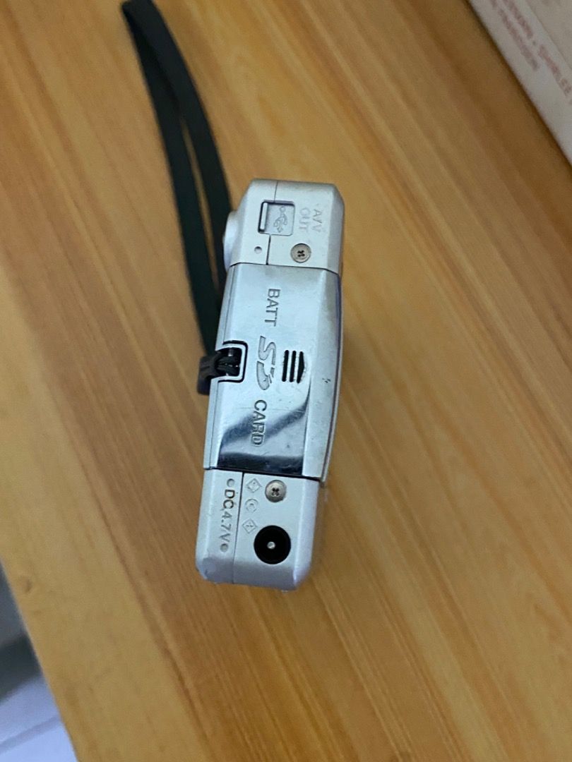 Minolta DiMAGE Xt Digicam (UNTESTED) (Category: Cameras) located in Caloocan City. Submitted by ninagrace88459 (Listing ID 1315275155, Image 3). Description: Please note that this camera is UNTESTED and its operational status is unknown. Sold as-is. Price negotiable. Location: Commonwealth, QC MOP: Gcash or COD MOD: Lalamove or whichever the buyer prefers. (Buyer will handle the SF).