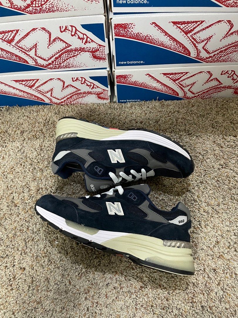 New Balance 992 Fesyen Pria Sepatu Sneakers di Carousell