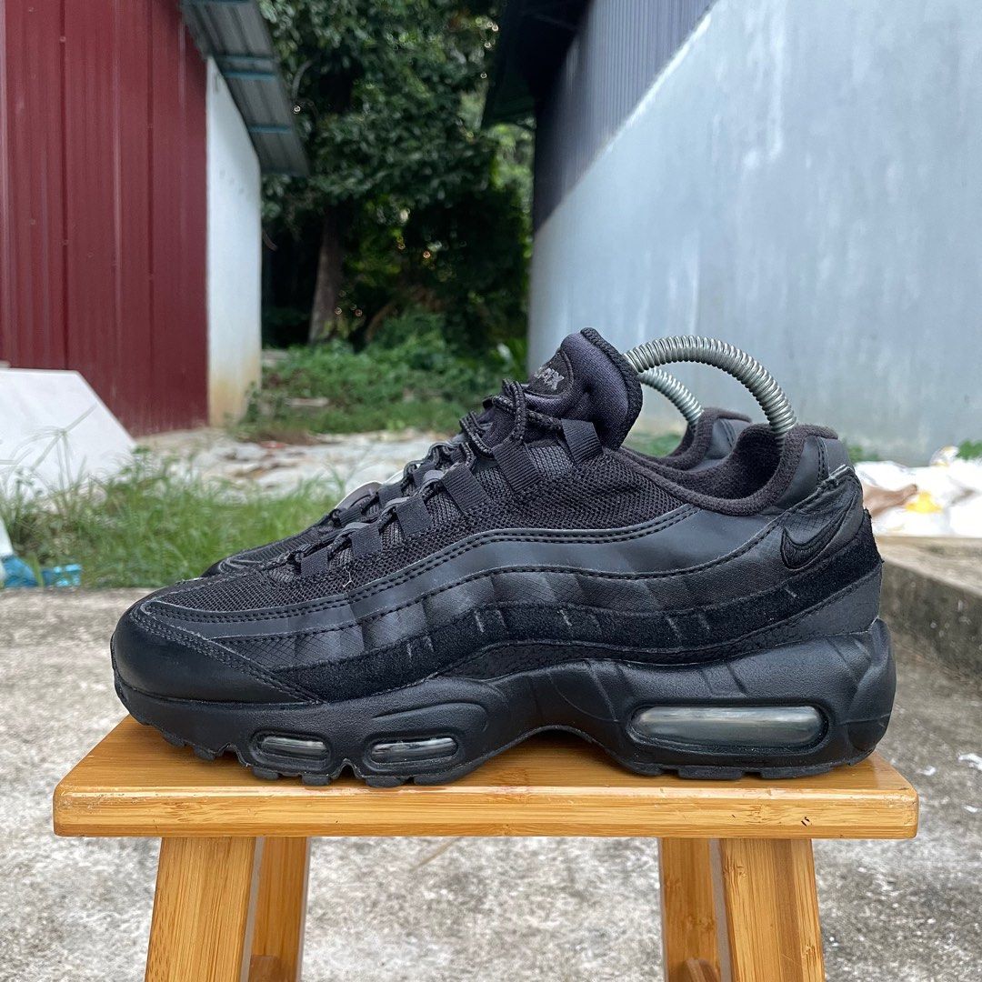 Nike triple black 95 new arrivals