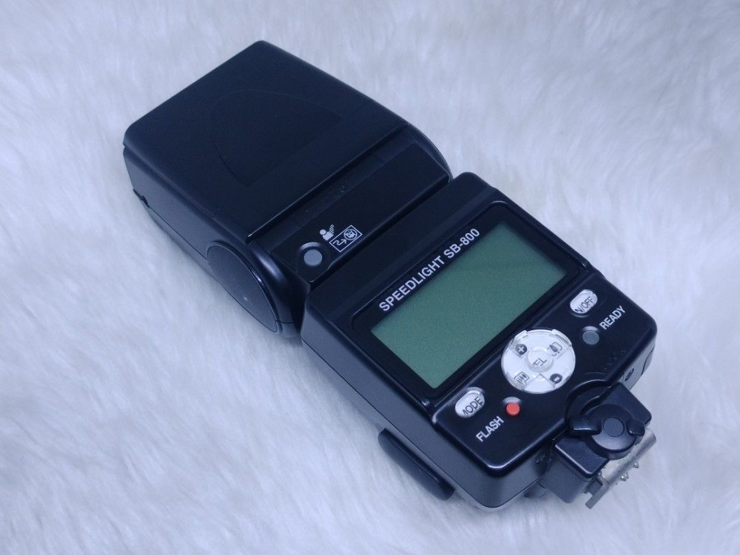Nikon sb800 af speedlight (Category: Flashes) located in Manila. Submitted by ultimogizmos (Listing ID 1315239684, Image 2). Description: Nikon sb800 af speedlight Features & details Autofocus speedlight compatible with both digital and film SLR cameras Intelligent i-TTL system supports automatic balanced fill-flash Can automatically control light output according to distance and aperture Dot matrix LCD with easy to read graphics Ergonomic contro
