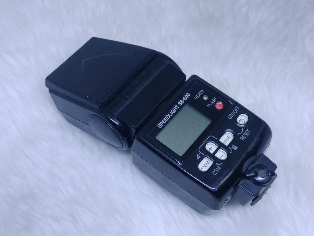 nikon sb 600 (Category: Flashes) located in Manila. Submitted by ultimogizmos (Listing ID 1315239097, Image 2). Description: Features & details Easy-to-view LCD with 6 simple-to-understand backlit buttons FV lock holds flash value, enabling recomposition prior to shooting Accurate i-TTL flash control achieved through flash exposure monitoring control Ready light located beside the LCD on the back panel - highly visible even when used as a remote 