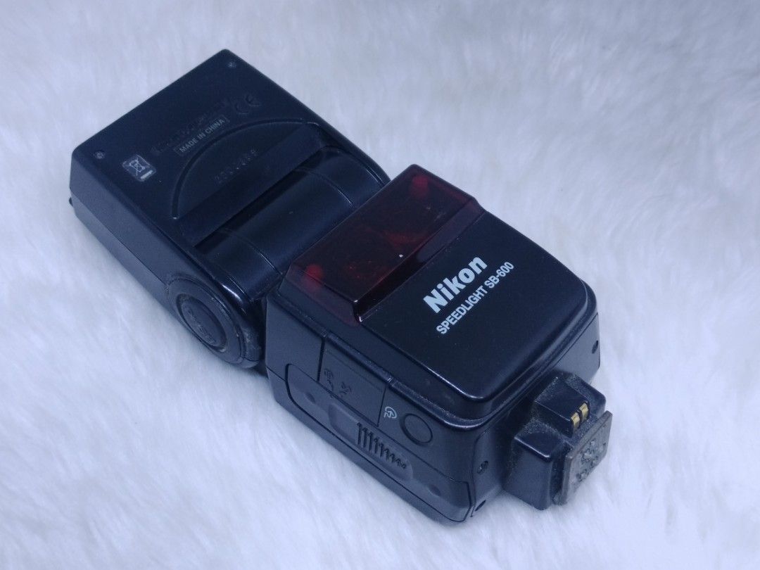 nikon sb 600 (Category: Flashes) located in Manila. Submitted by ultimogizmos (Listing ID 1315239097, Image 1). Description: Features & details Easy-to-view LCD with 6 simple-to-understand backlit buttons FV lock holds flash value, enabling recomposition prior to shooting Accurate i-TTL flash control achieved through flash exposure monitoring control Ready light located beside the LCD on the back panel - highly visible even when used as a remote 