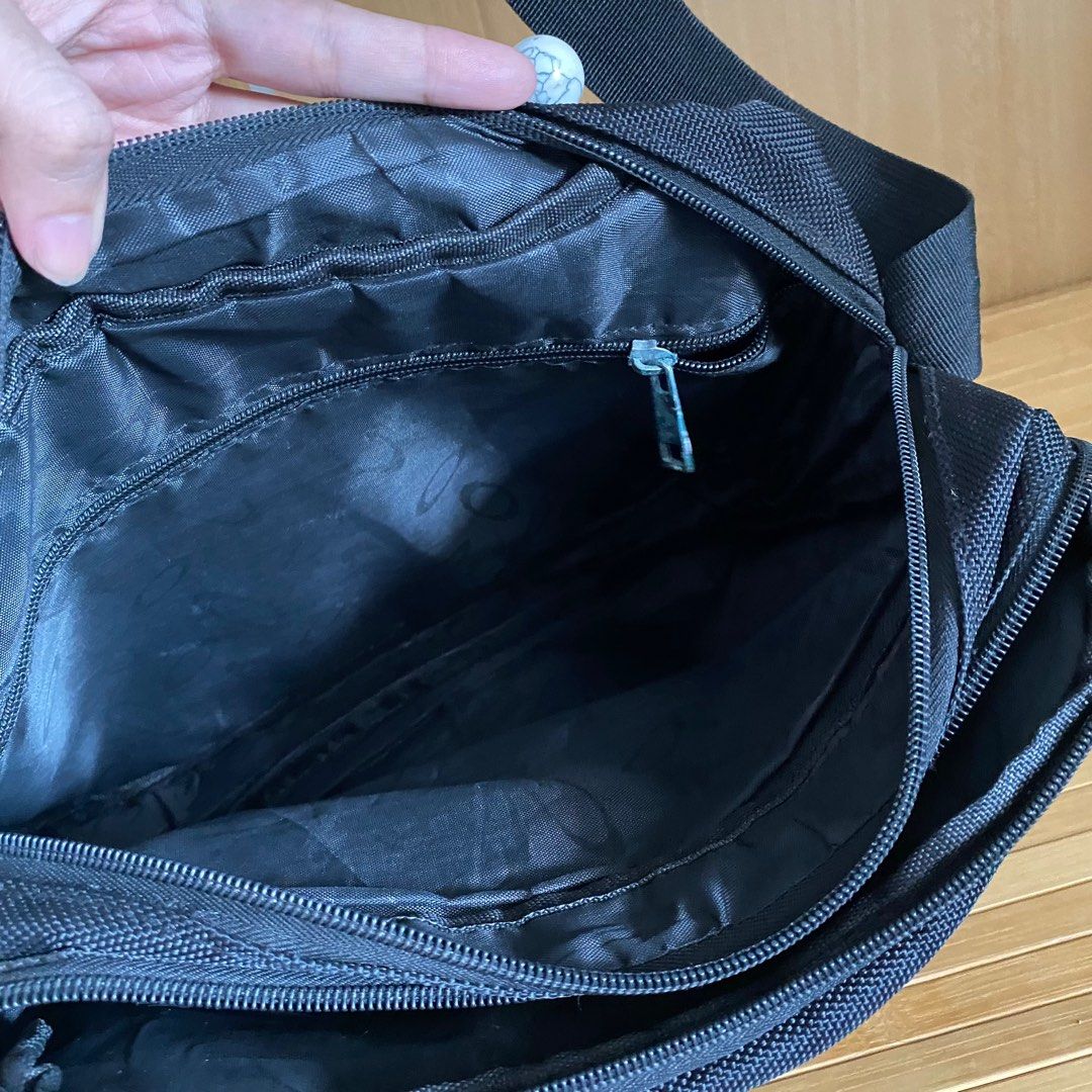 Oakley Medium Size Sling Bag (Category: Sling Bags) located in Cebu City. Submitted by miranaallure (Listing ID 1315269058, Image 3). Description: 400 + sf loc: cebu city jnt shipping.