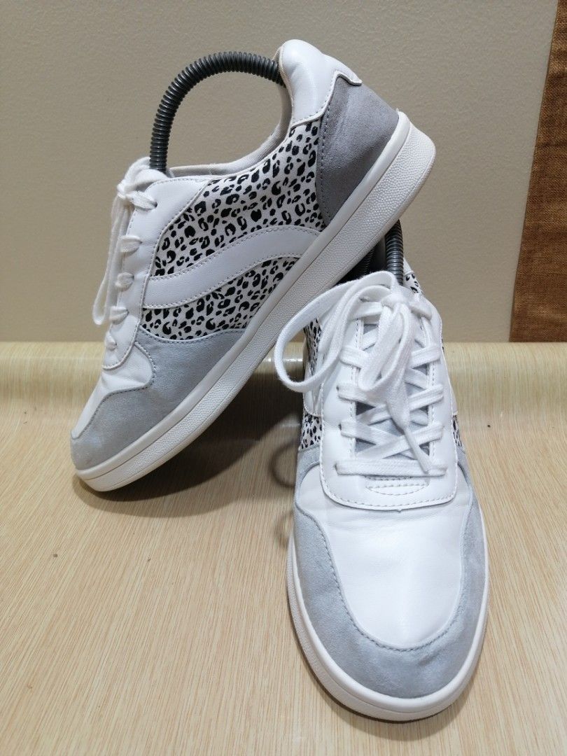 Old Navy Size 9 Women Sneakers
