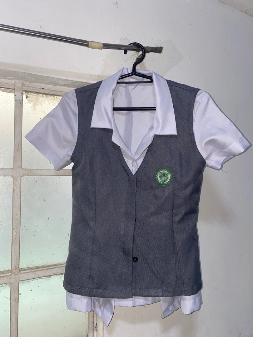 OLFU SHS UNIFORM (Category: Blouses) located in Manila. Submitted by sesamesoul (Listing ID 1315211117, Image 1). Description: 500 for set (negotiable) blouse and vest - small skirt - 26-27 waistline.