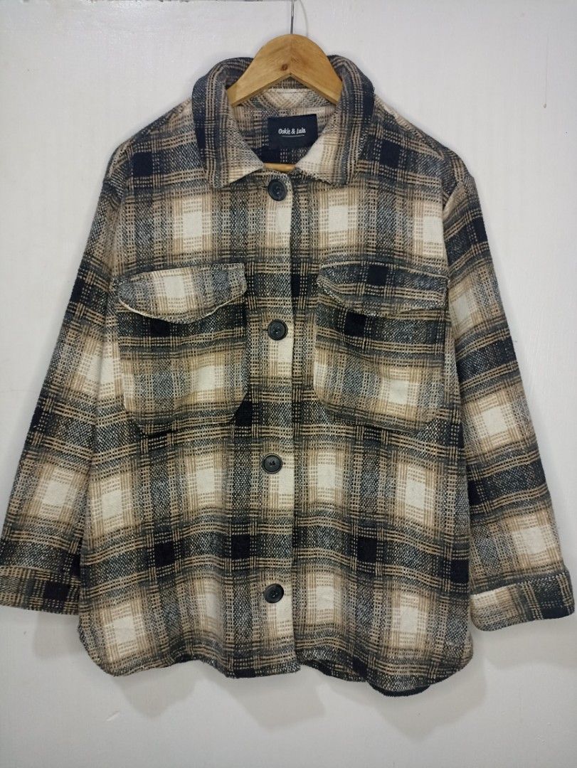 Ookie and Lala jacket knitted (Category: Coats, Jackets and Outerwear) located in Alaminos. Submitted by aefalvarez (Listing ID 1315272418, Image 1). Description: very good condition.