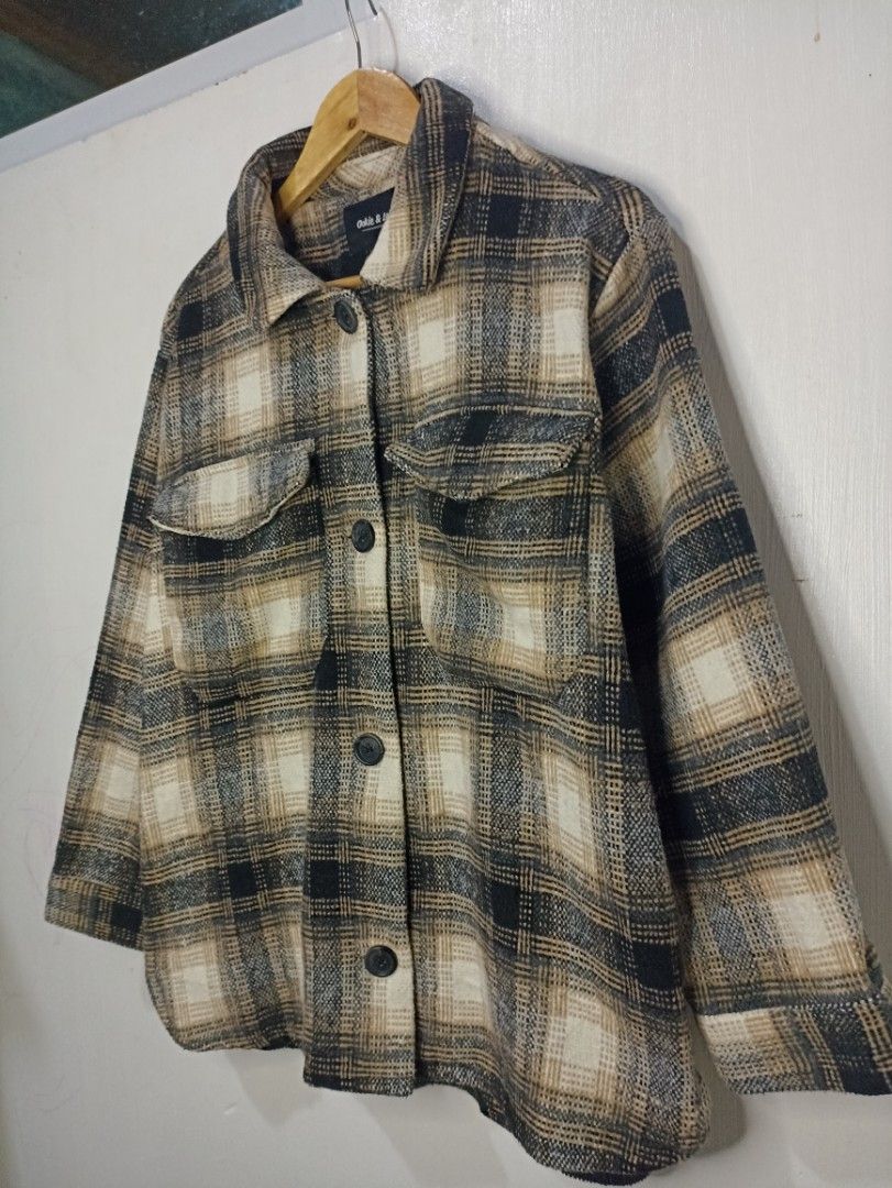 Ookie and Lala jacket knitted (Category: Coats, Jackets and Outerwear) located in Alaminos. Submitted by aefalvarez (Listing ID 1315272418, Image 2). Description: very good condition.