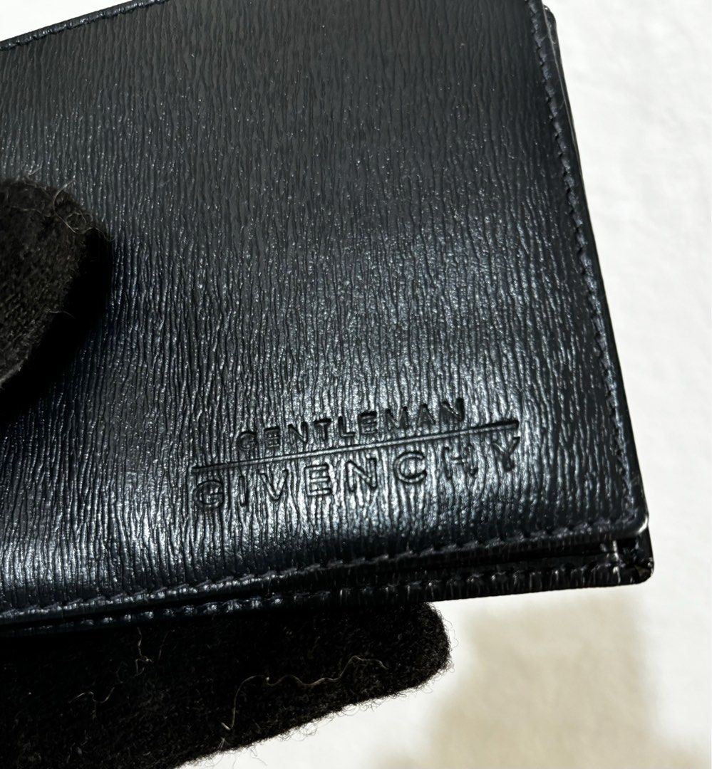 Original Gentleman Givenchy Bifold Wallet (Category: Wallets & Card Holders) located in Paranaque City. Submitted by dalle_closet (Listing ID 1315157730, Image 3). Description: color: dark blue super nice pa sa actual genuine leather no bakbak sa leather.