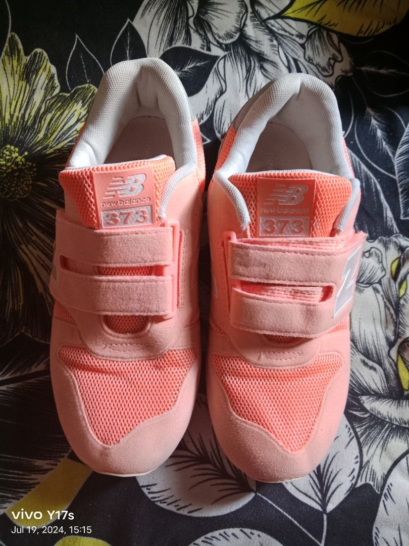 Original new balance Announcements on Carousell