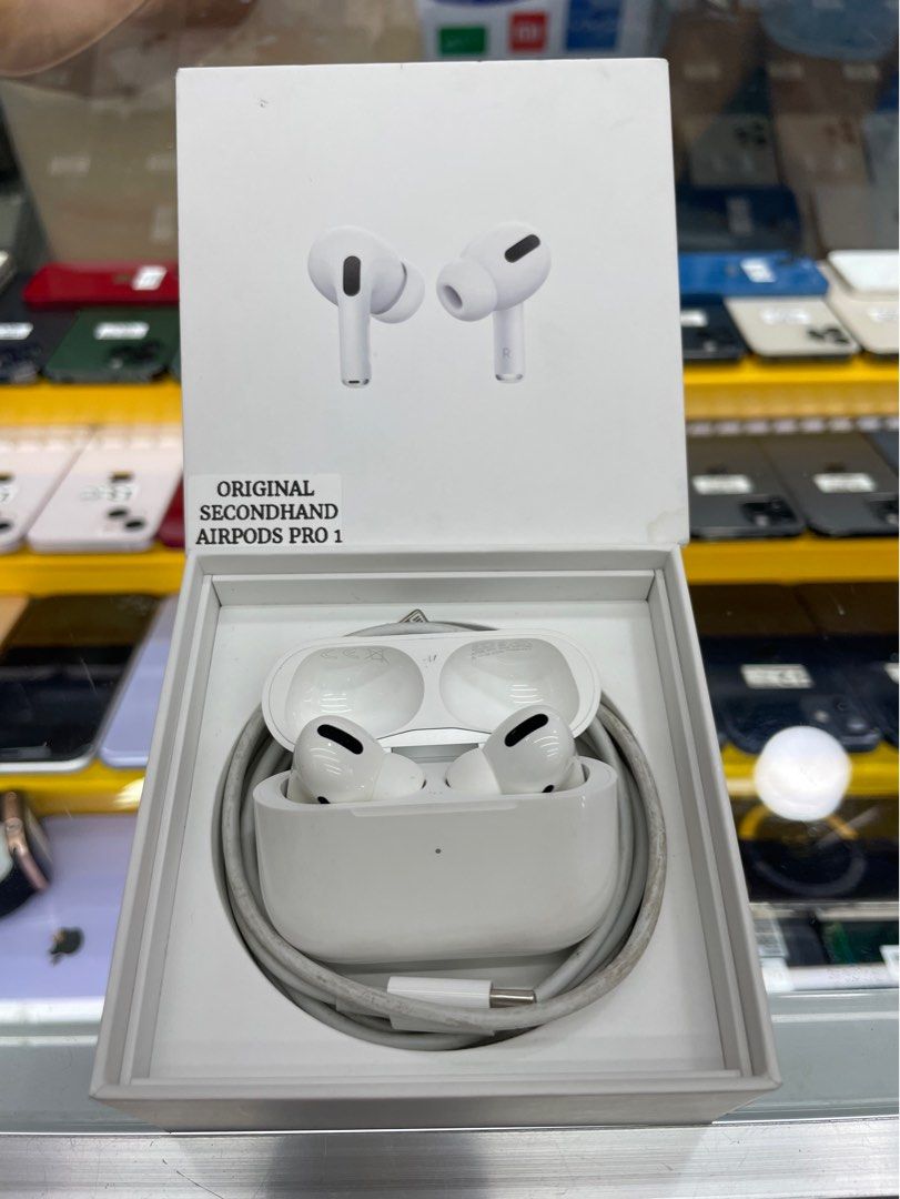 Original secodnhand AIRPODS PRO 1 (Category: Headphones & Headsets) located in Pasig City. Submitted by fairgadgetshop (Listing ID 1315172846, Image 1). Description: Airpods 1st Gen / Secondhand Original Complete inclusions PHP 4,999.