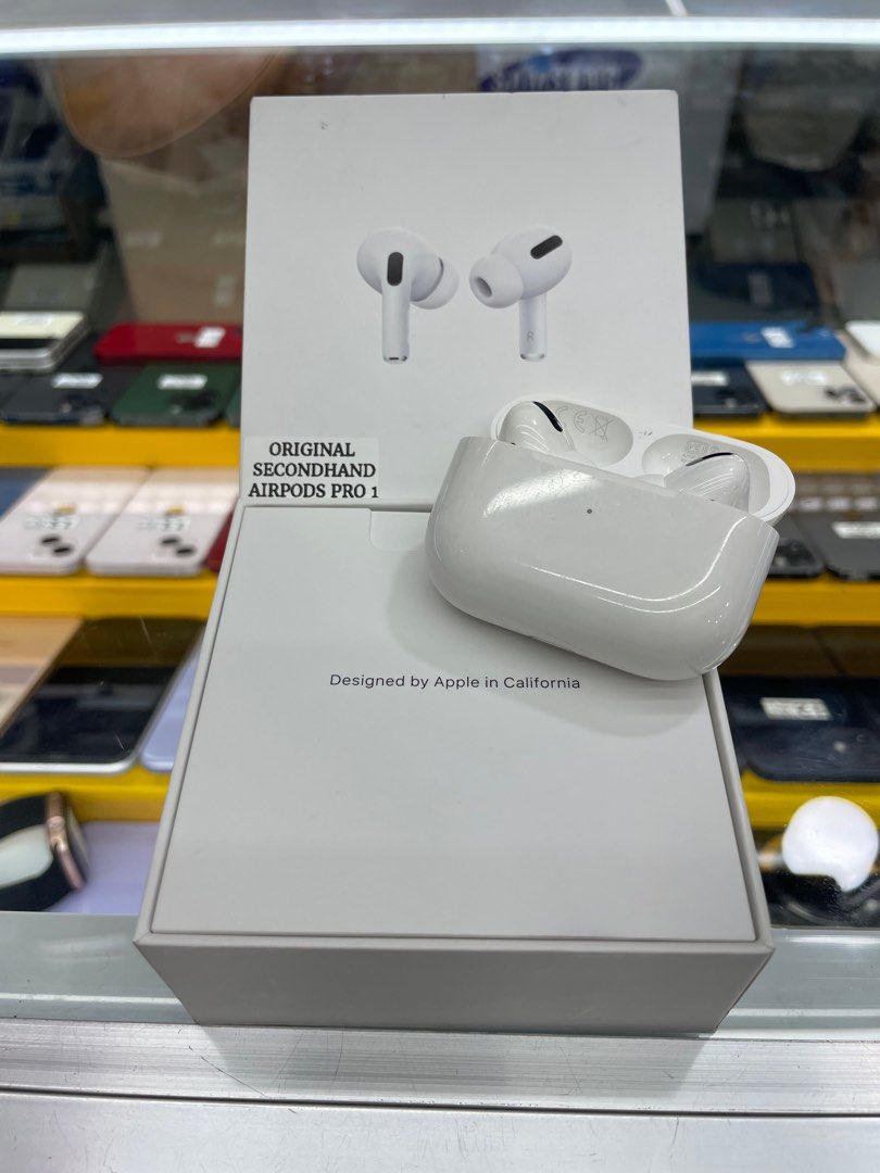 ORIGINAL SECONDHAND AIRPODS GEN 3 (Category: Headphones & Headsets) located in Pasig City. Submitted by fairgadgetshop (Listing ID 1315173118, Image 2). Description: Airpods 1st Gen / Secondhand Original Complete inclusions PHP 4,999.