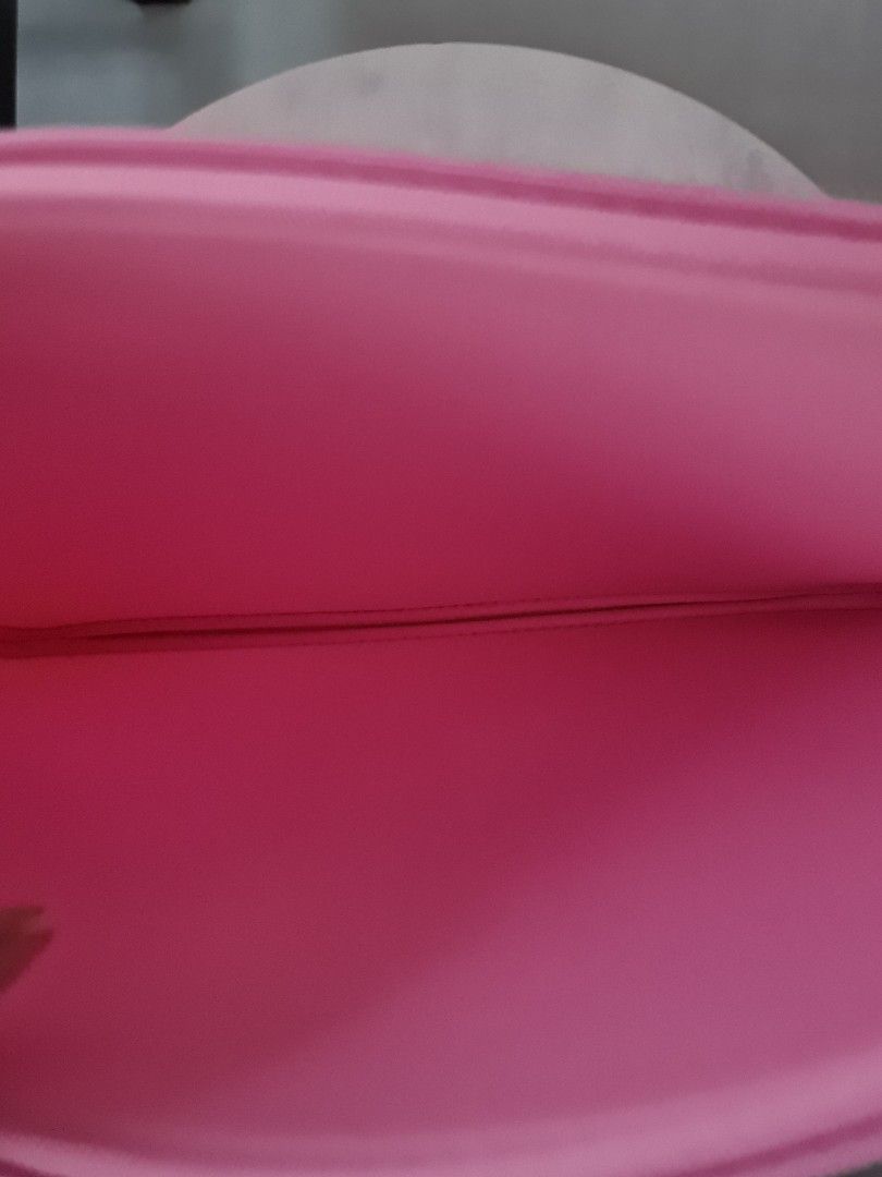 PINK LAPTOP SLEEVE (Category: Laptop Bags & Sleeves) located in Makati City. Submitted by junaree (Listing ID 1315216780, Image 2). Description: PINK LAPTOP SLEEVE For 15' laptop with zipper Rfs: wrong size.