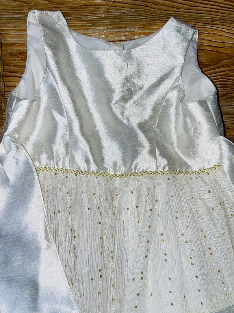 Preloved Flower Girl Gown (Category: Babies & Kids Fashion) located in Rodriguez. Submitted by kayietiful (Listing ID 1315296492, Image 3). Description: David's Bridal 6 Layered Gown for 6 years old. Actual photos what you is what you get..