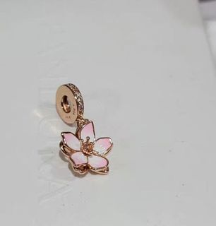 SALE✨ PANDORA ROSE GOLD CHERRY BLOSSOM FLOWER