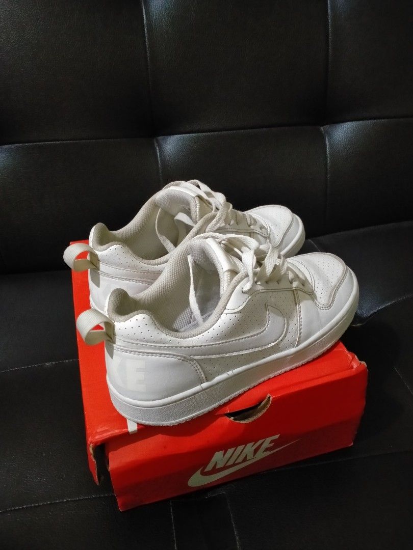 harga sepatu nike court borough low
