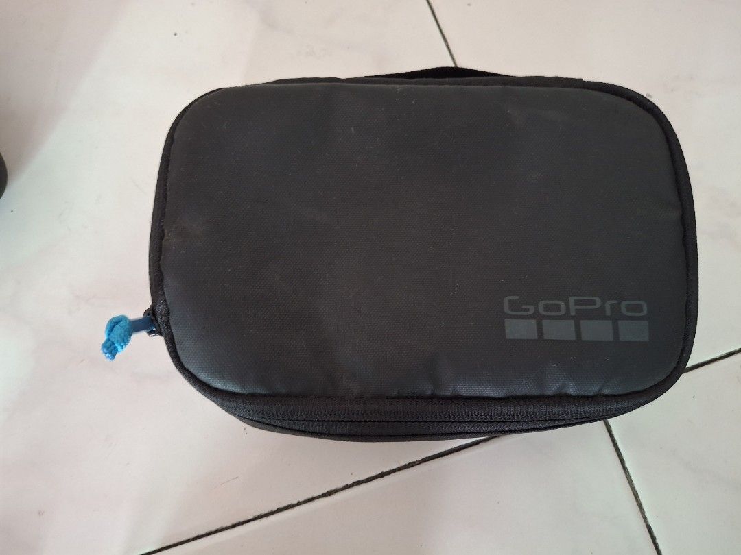 Soft shell camera case GoPro (Category: Camera Bags & Carriers) located in Mandaluyong City. Submitted by sunnysideph (Listing ID 1315298001, Image 1). Description: camera case.