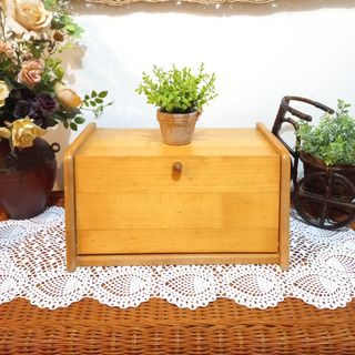(Category: ) located in . Submitted by millennialmeetsvintage (Listing ID 1315170254, Image 1). Description: .