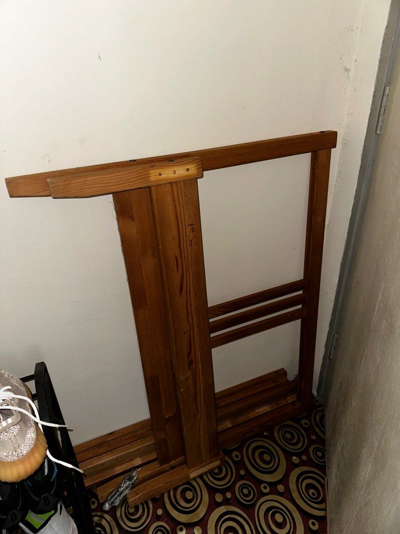 Tarva Bedframe (Category: Bed Frames & Mattresses) located in Padang Besar. Submitted by nadhirraszali (Listing ID 1315213541, Image 2). Description: Katil sangat kukuh. Jarang guna, sebulan 3/4 kali ja guna sebab jarang balik rumah. Apa apa boleh roger..