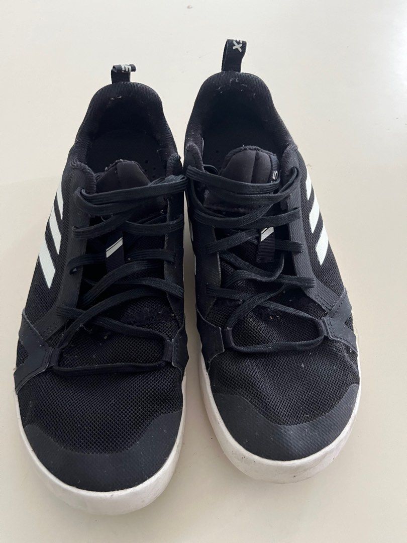 Kasut hiking adidas store