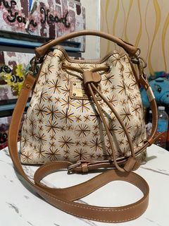 (Category: ) located in . Submitted by catchycollections2018 (Listing ID 1312085516, Image 1). Description: .
