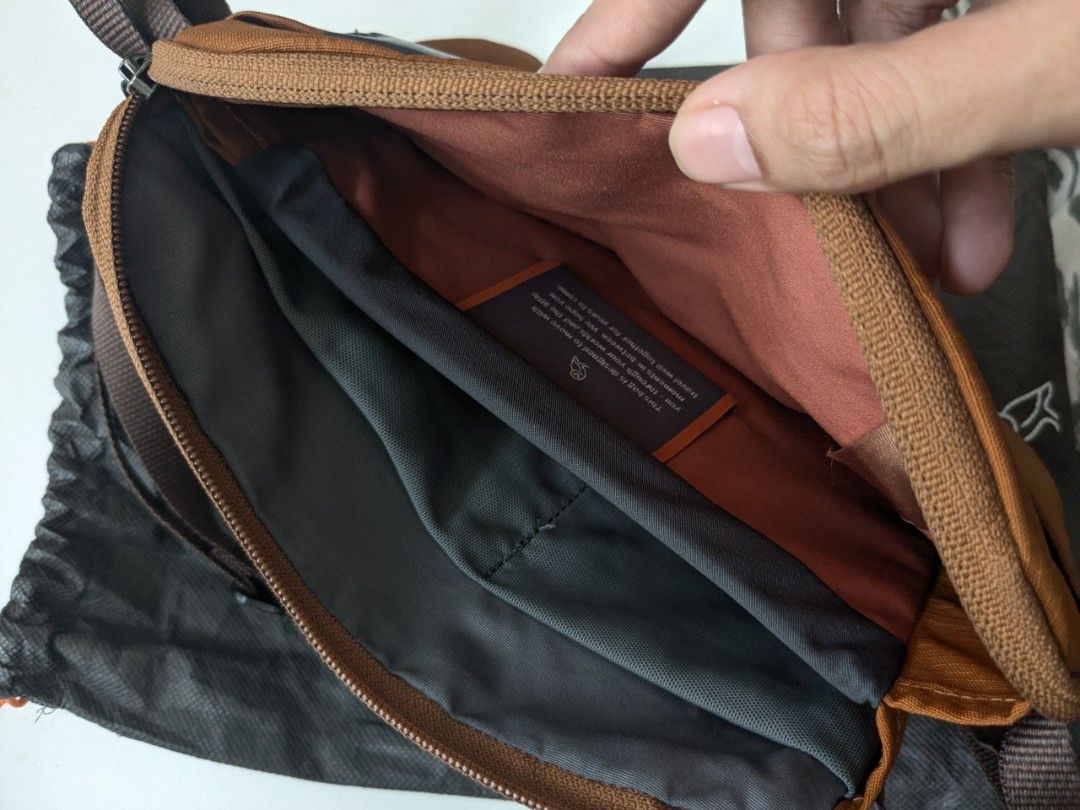 Bellroy City Pouch Plus in Bronze (Category: Cross-body Bags) located in Cainta. Submitted by siena310 (Listing ID 1312031586, Image 2). Description: Bought secondhand but barely used, comes with dust bag. I really want it but it's too wide on me. Original price: 6,790 This slim sidekick keeps your pocket essentials and small devices locked and loaded, so you and your pockets stay agile. DESIGN INSIGHTS -Front zip compartment for frequently used 