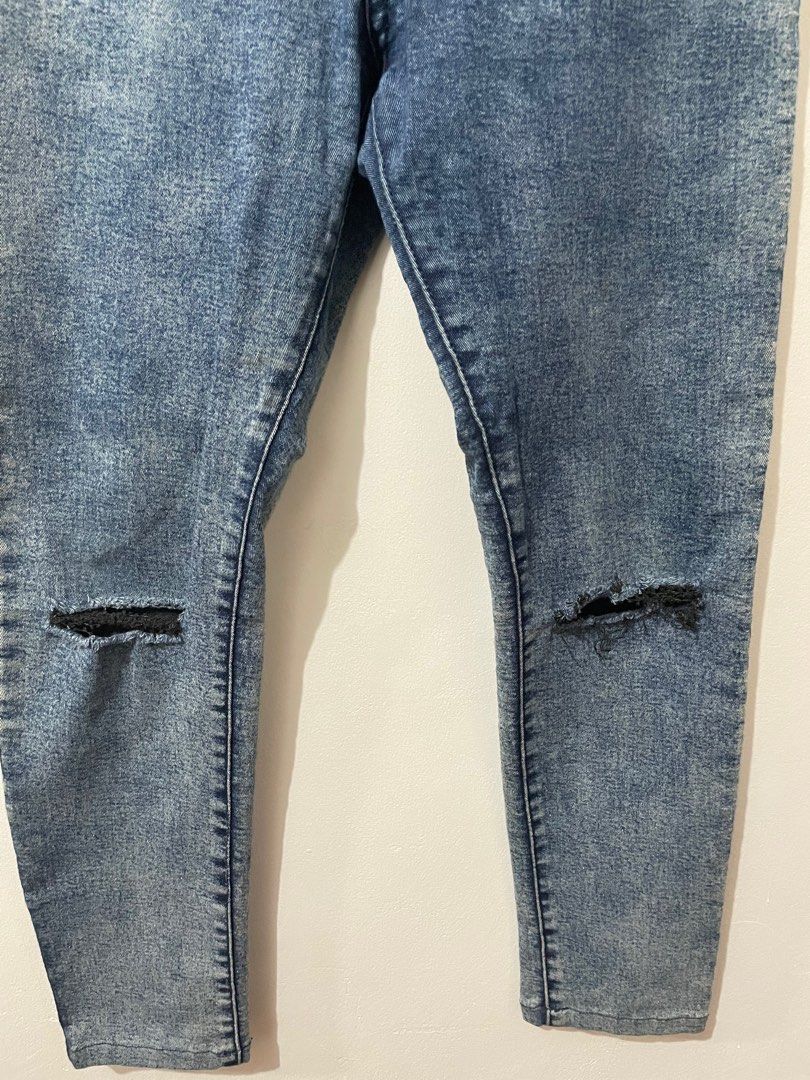 Bershka high-waist jeans (Category: Jeans) located in Paranaque City. Submitted by jaddama (Listing ID 1312029306, Image 2). Description: *STRETCHABLE!!.