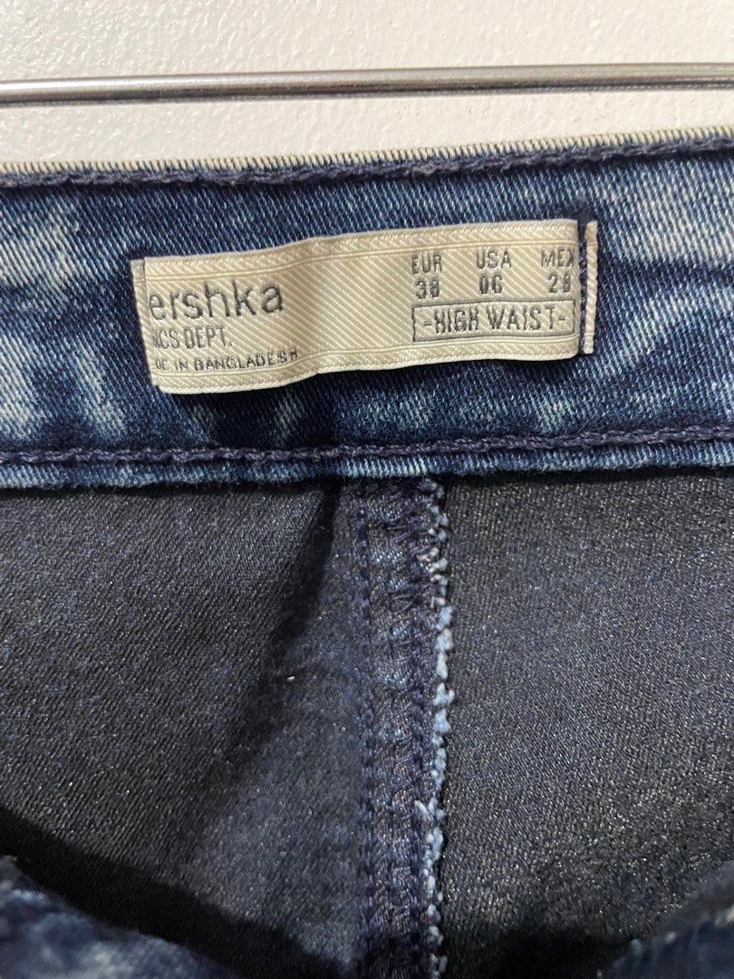 Bershka high-waist jeans (Category: Jeans) located in Paranaque City. Submitted by jaddama (Listing ID 1312029306, Image 3). Description: *STRETCHABLE!!.