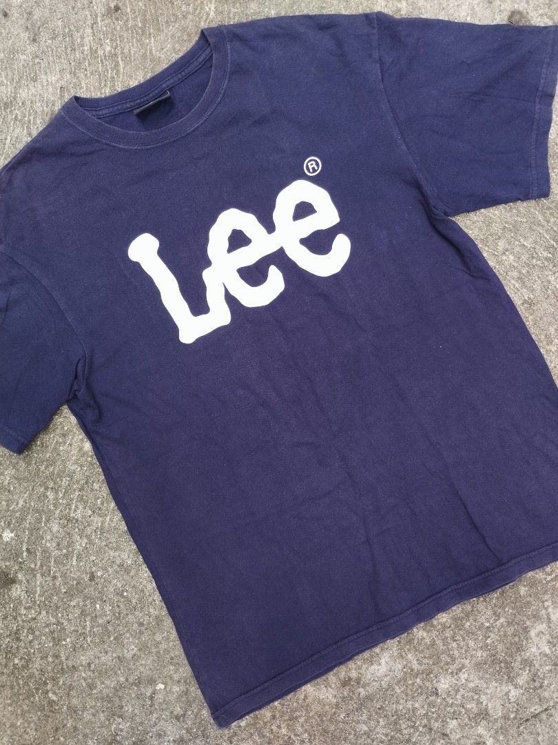 Big print Lee Tshirt (Category: Tshirts & Polo Shirts ) located in Cavite. Submitted by martjohn (Listing ID 1312016938, Image 2). Description: Big print Lee Tshirt Size : L Width : 20 Length : 28 Details : 9/10 200.