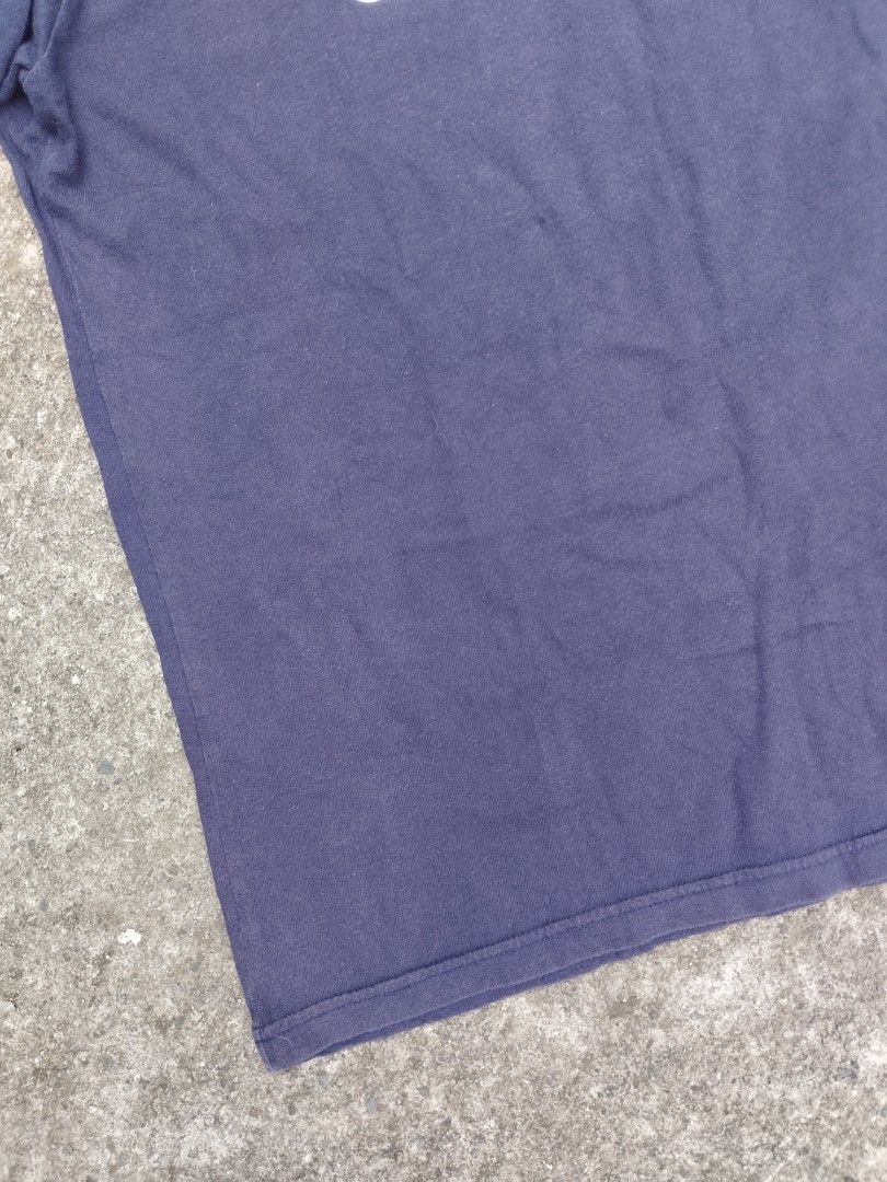 Big print Lee Tshirt (Category: Tshirts & Polo Shirts ) located in Cavite. Submitted by martjohn (Listing ID 1312016938, Image 3). Description: Big print Lee Tshirt Size : L Width : 20 Length : 28 Details : 9/10 200.
