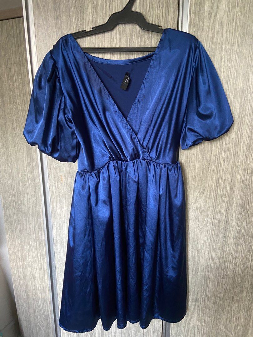 Blue Satin Dress (Category: Dresses) located in Quezon City. Submitted by gutchiebb (Listing ID 1311978592, Image 1). Description: .