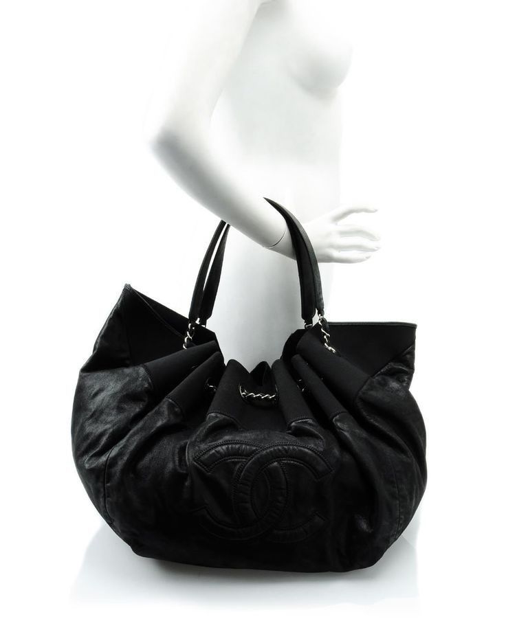 Chanel Shoulder Bag (Category: Luxury Bags & Wallets) located in Manila. Submitted by muliph (Listing ID 1312037736, Image 2). Description: .