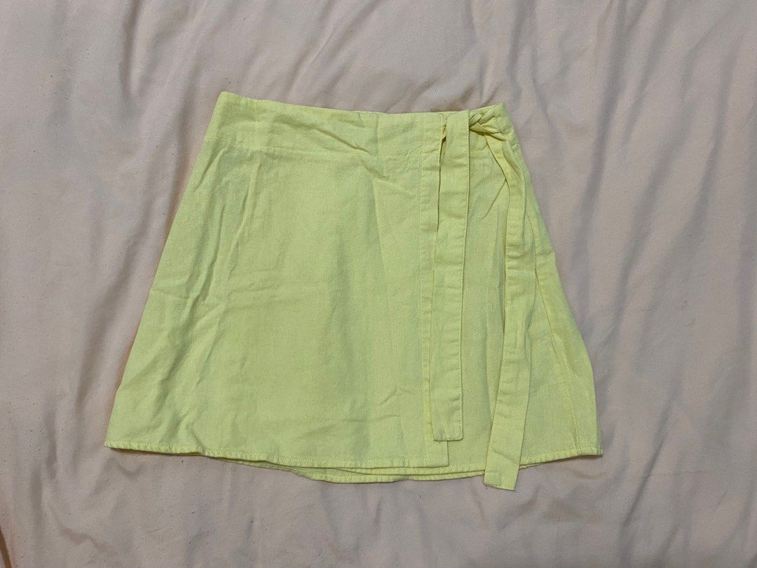 COTTON ON WRAP SKIRT (Category: Skirts) located in Manila. Submitted by devillapatel (Listing ID 1312022247, Image 1). Description: RFS: Decluttering! I’ve also outgrown it Shipping will be shouldered by the buyer :).