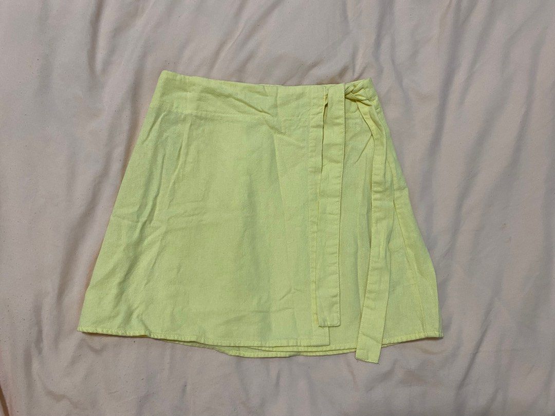 COTTON ON WRAP SKIRT (Category: Skirts) located in Manila. Submitted by devillapatel (Listing ID 1312022247, Image 2). Description: RFS: Decluttering! I’ve also outgrown it Shipping will be shouldered by the buyer :).