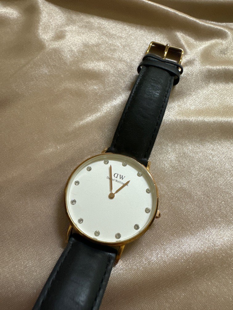 Daniel Wellington Crystal Women s Fashion Watches Accessories Watches on Carousell