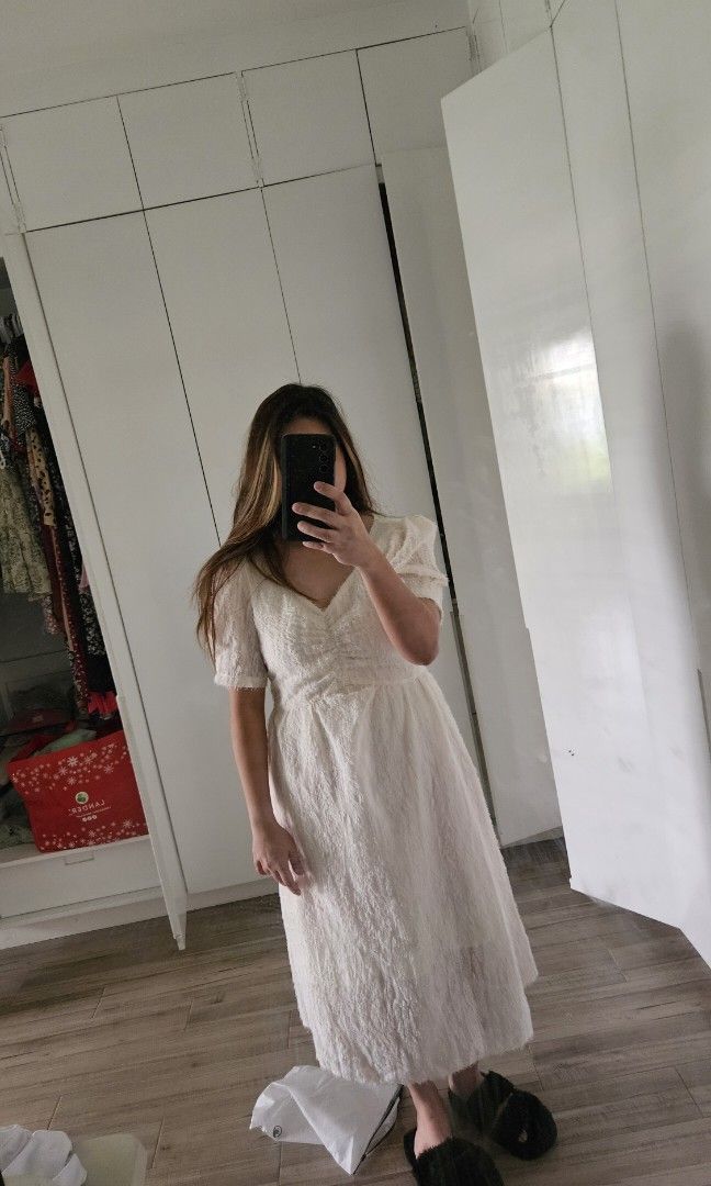 DAZY FUZZY BEIGE DRESS (Category: Dresses) located in Bulacan. Submitted by armauimdr (Listing ID 1310529036, Image 2). Description: L on tag.