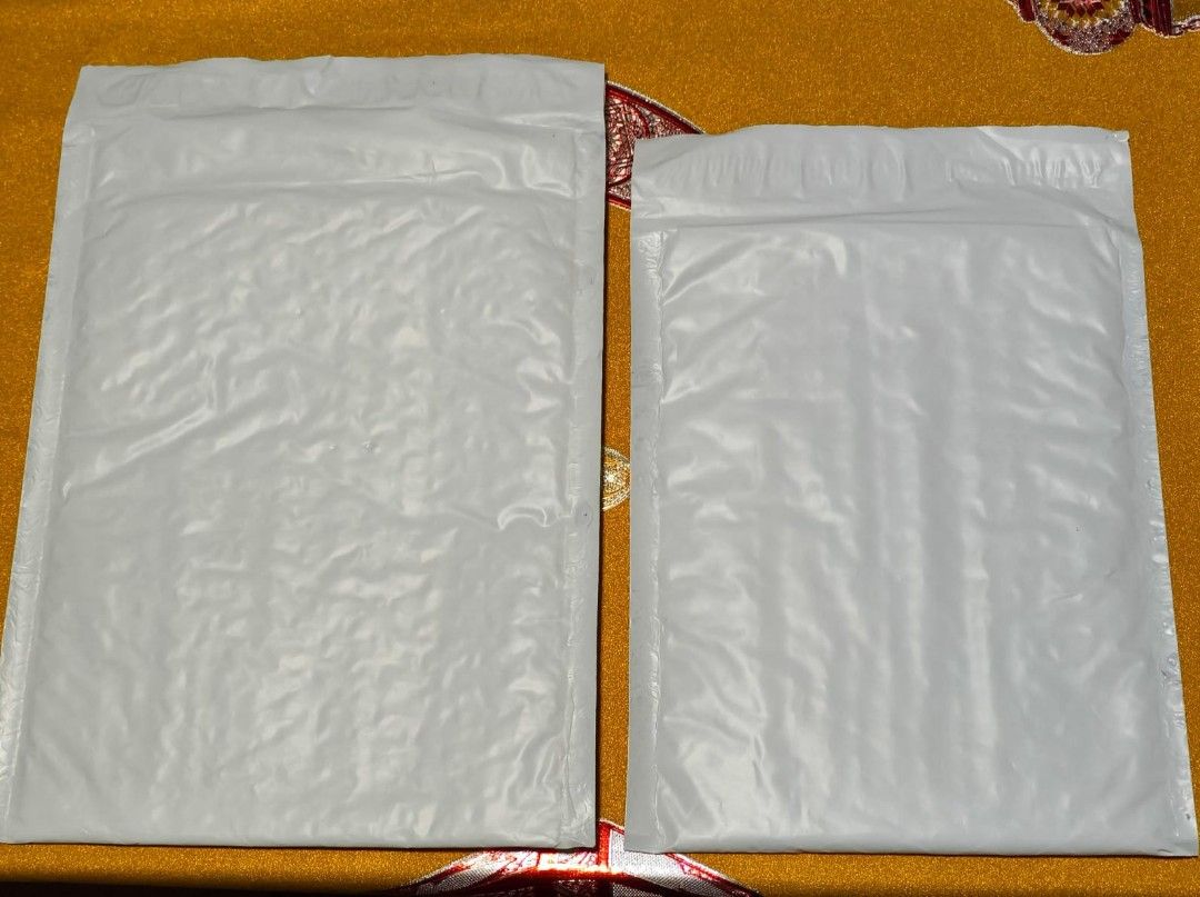 Bubble mailer (Category: Craft Supplies & Tools) located in Singapore. Submitted by lowkeep8he (Listing ID 1311994313, Image 2). Description: Stock clearance: bubble foam inner layer provides shockproof and gives your items better protection. Bought too many in a bulk. Need to clear. 1pc at $0.30 10pcs at $2.50 Take all 30pcs small at $6.50 1pc at $0.35 10pcs at $3.00 Take all 30pcs big at $8.00 Self collection only..