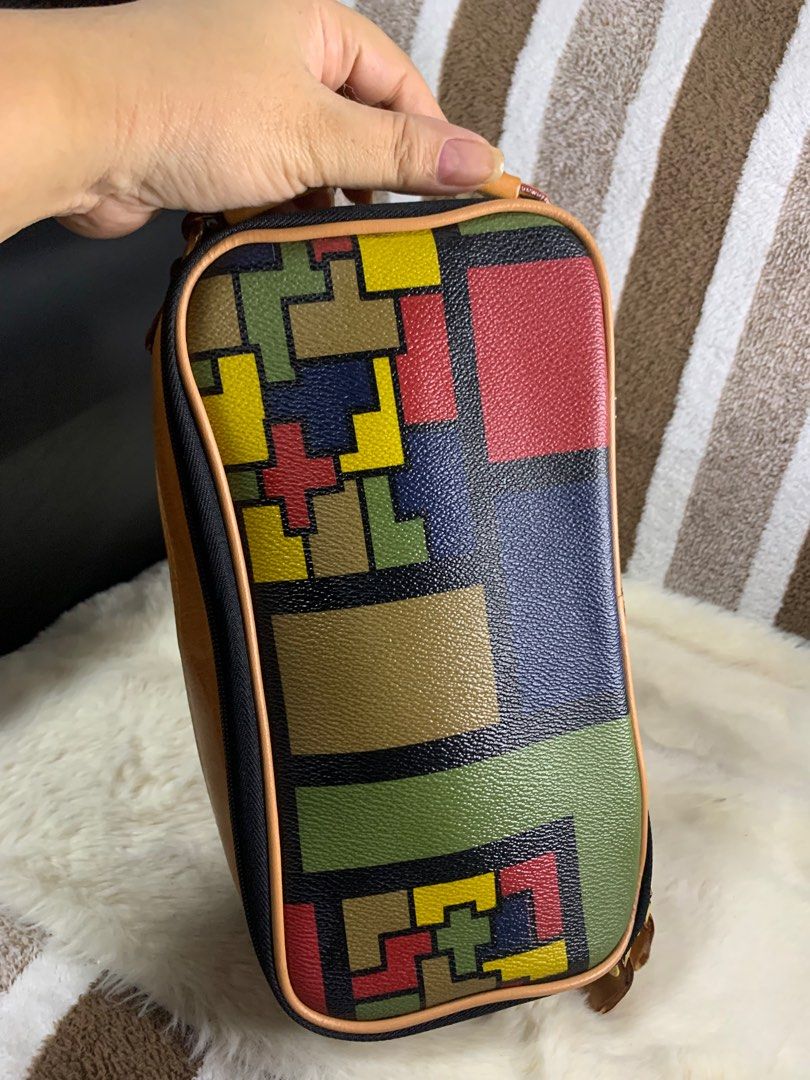 Double fish milano leather clutch (Category: Luxury Bags & Wallets) located in Cabanatuan. Submitted by mjluxxejapan (Listing ID 1312079033, Image 3). Description: NO LP PLS.all details posted.like new.gandaa nto.genuine leather Approx 10”6”.kapal ng leather matibay .