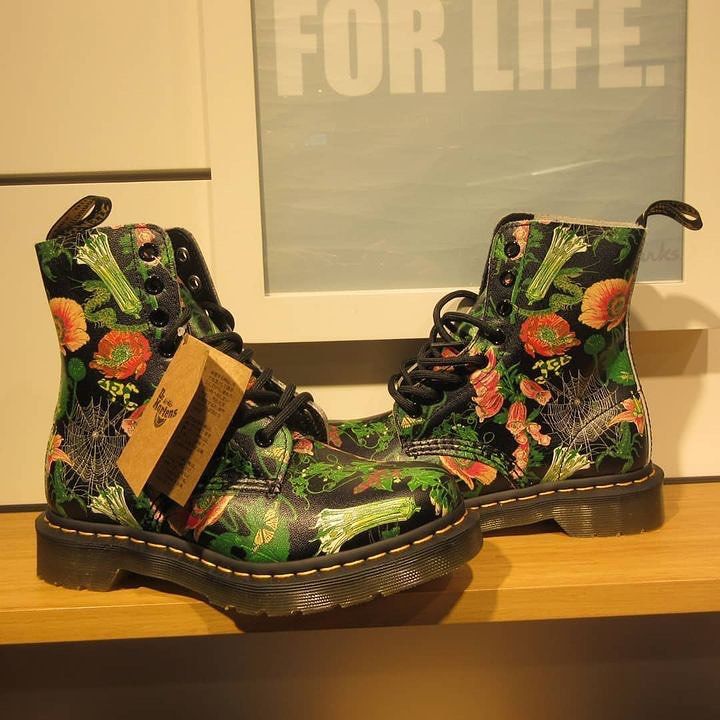 Dr martens 146 pascal floral hot sale