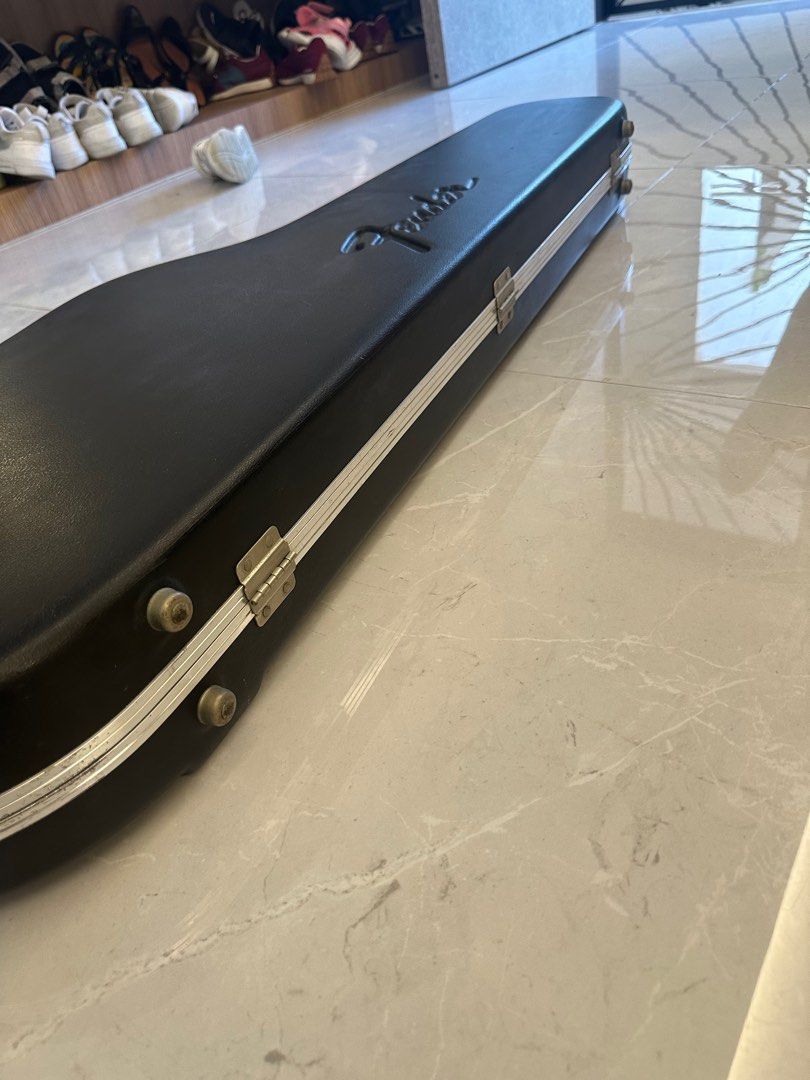 Fender hardcase (Category: Music Accessories) located in Singapore. Submitted by muhdnaddy (Listing ID 1312006921, Image 4). Description: Selling used fender hardcase. .