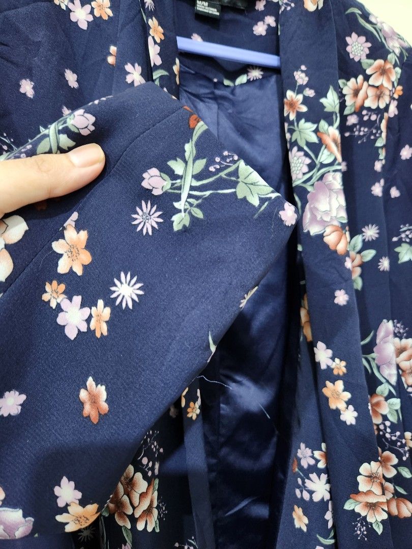Forever 21 floral cardigan Women s Fashion Tops Other Tops on Carousell