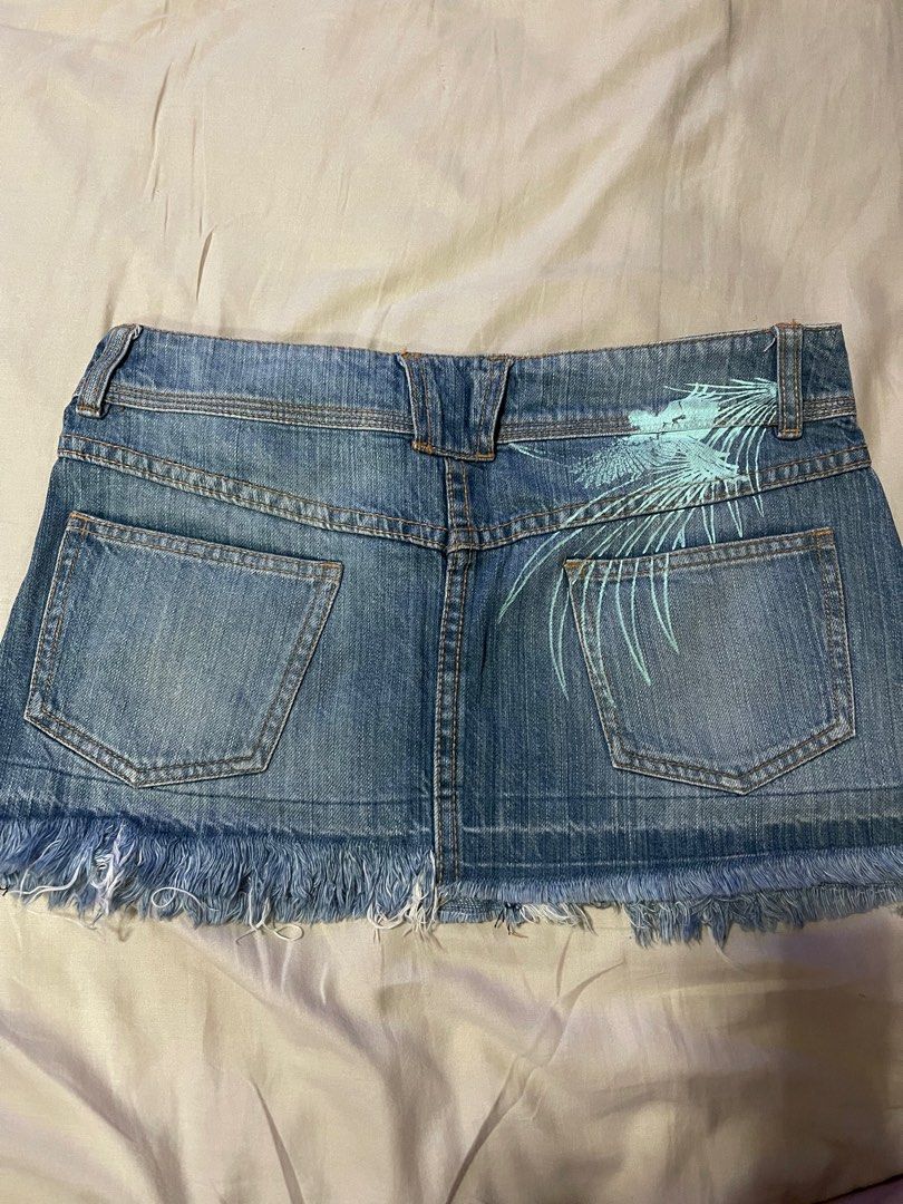 Grab denim skirt (Category: Skirts) located in Manila. Submitted by declutterfindss (Listing ID 1311970081, Image 2). Description: PLS READ Brand: Grab denim Size uk 8 No flaws Last price already SF c/o buyer MOP Bpi or Gcash only.
