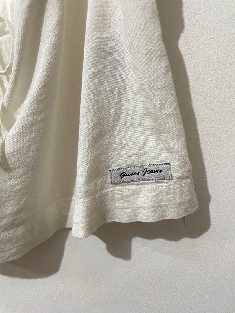 Guess vintage off shoulder top (Category: Others Tops) located in Paranaque City. Submitted by jaddama (Listing ID 1312028755, Image 2). Description: Fits upto semi L.